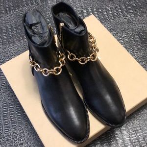 New in box Burberry size 7 38 Women Ankle Bootie